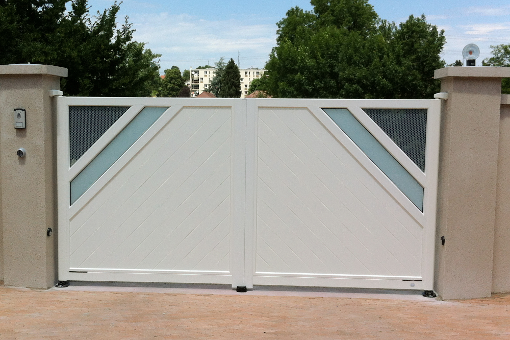 portail aluminium design blanc