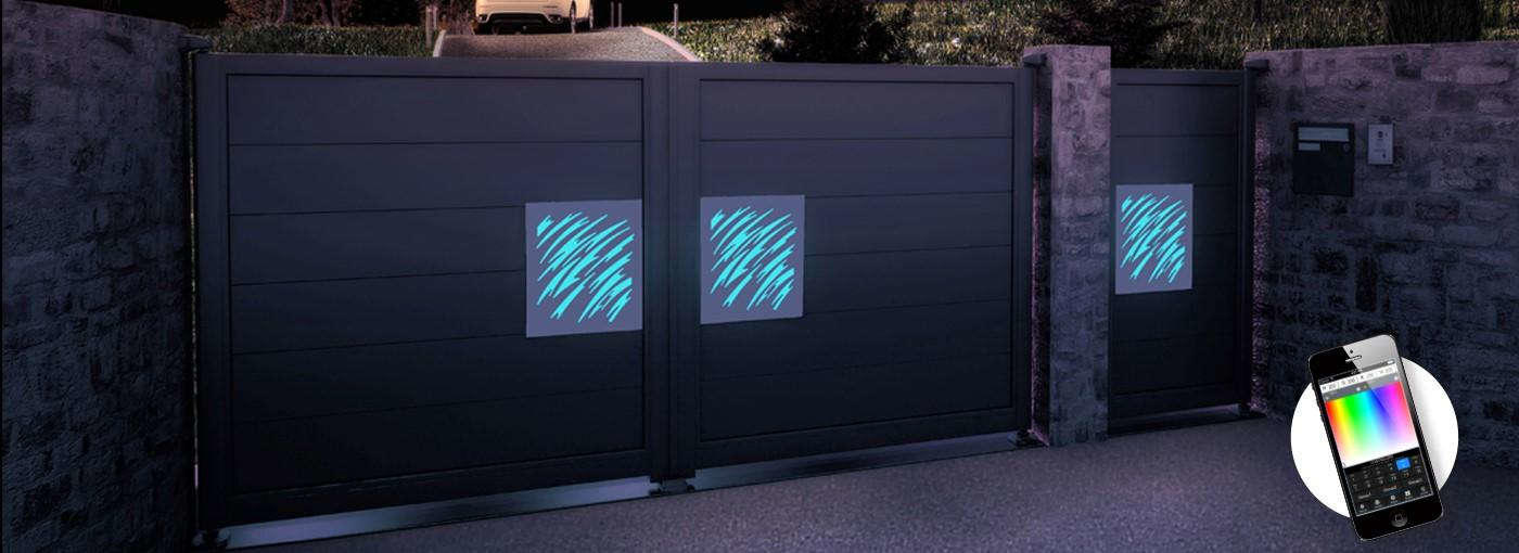 Porte d'entrée aluminium à inserts en relief et éclairage LED