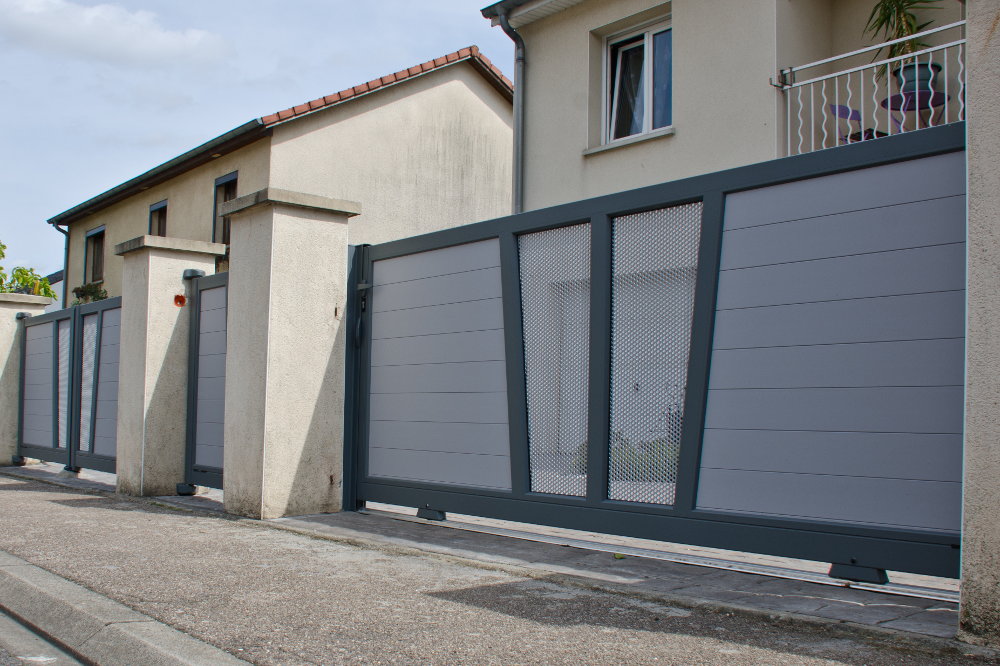 portail aluminium contemporain bicolore